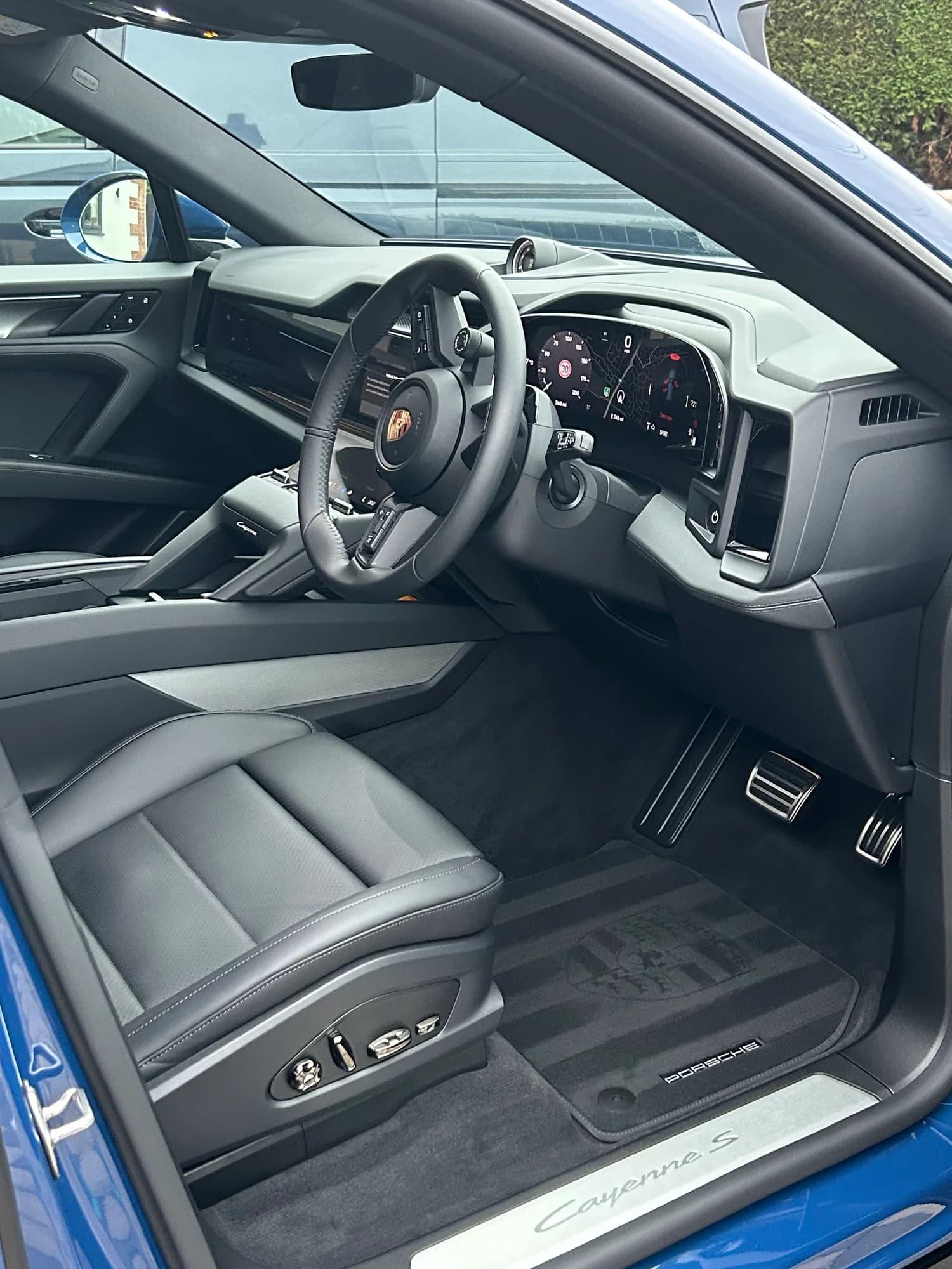 Porsche Cayenne S interior after an interior detail