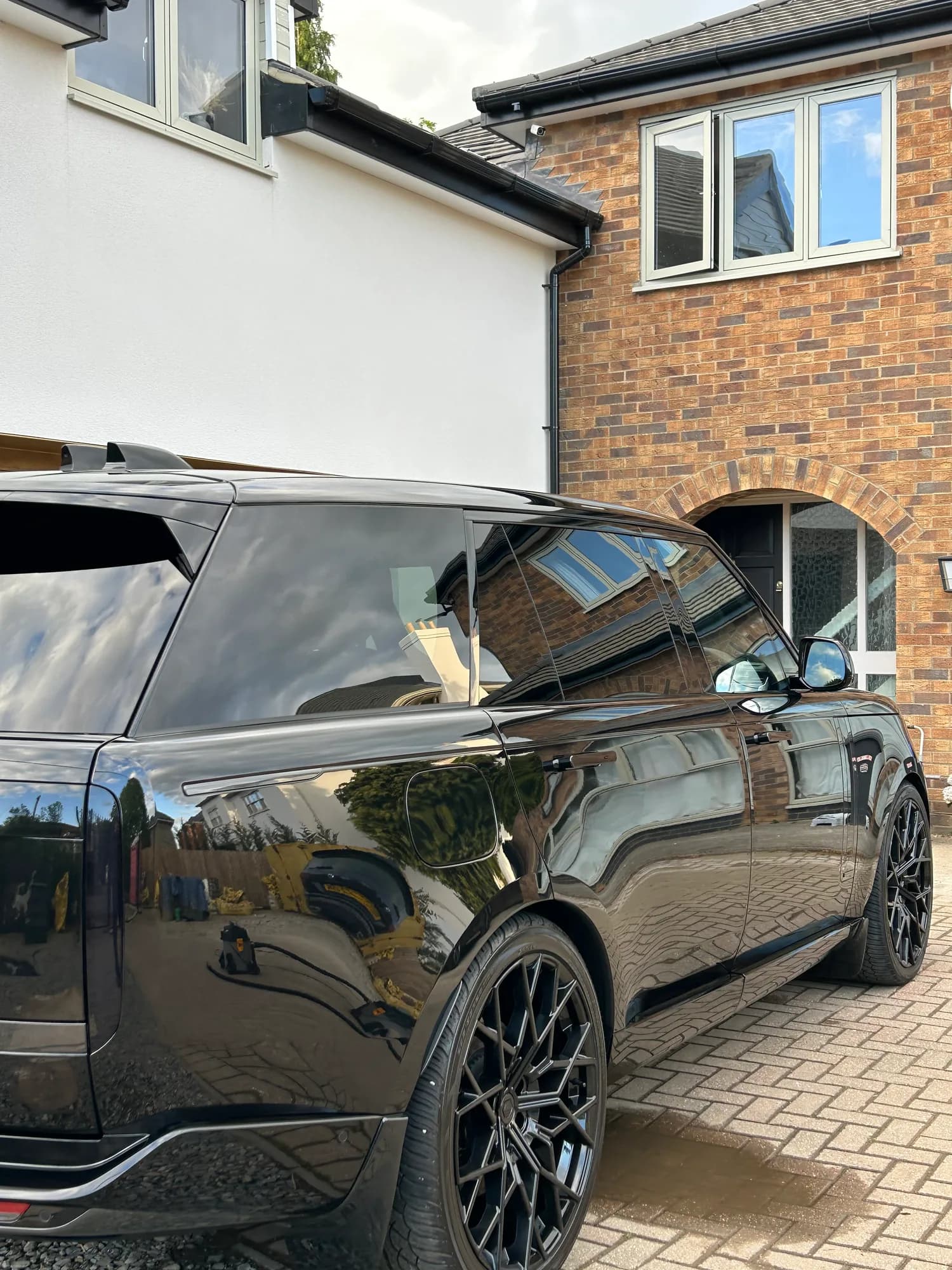 Range Rover cleaned in Northamptonshire, paintwork reflecting clearly